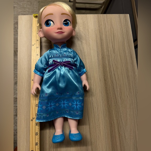Disney Plastic Mid Size Elsa Doll Frozen Movie Figurine Moveable - Picture 3 of 3